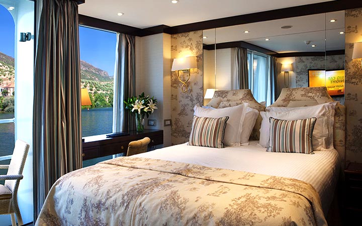 M/S Queen Isabel